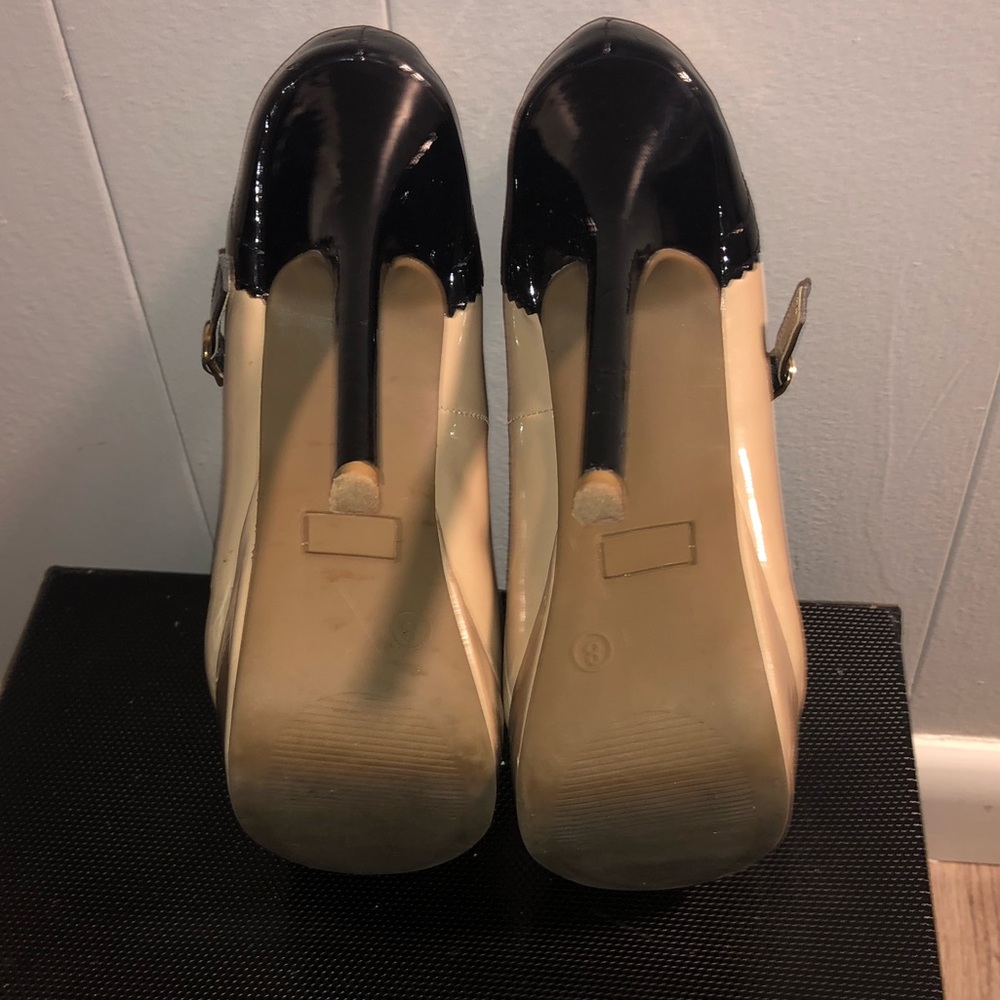 Tan and black heels - Picture 4 of 4